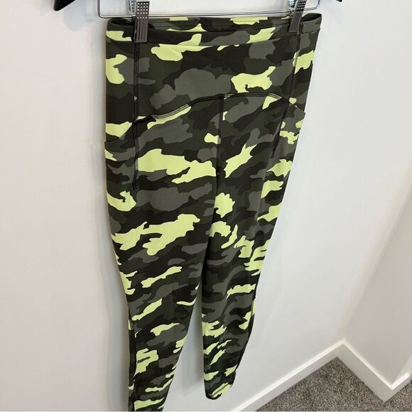 Lululemon Swift Speed High-Rise Tight 28" in green multi | Size 8 - Picture 8 of 16